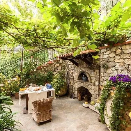 Alloggio per agriturismo La Selva Finale Ligure